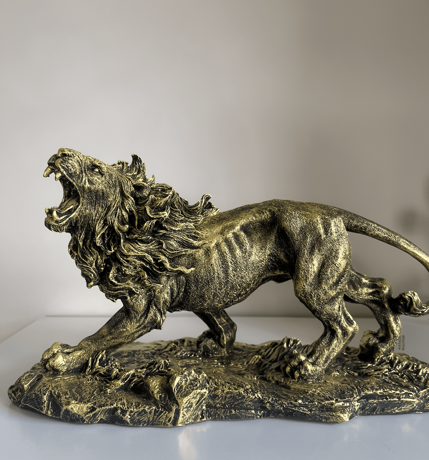 Roaring Lion Statue, 40 cm / 16"