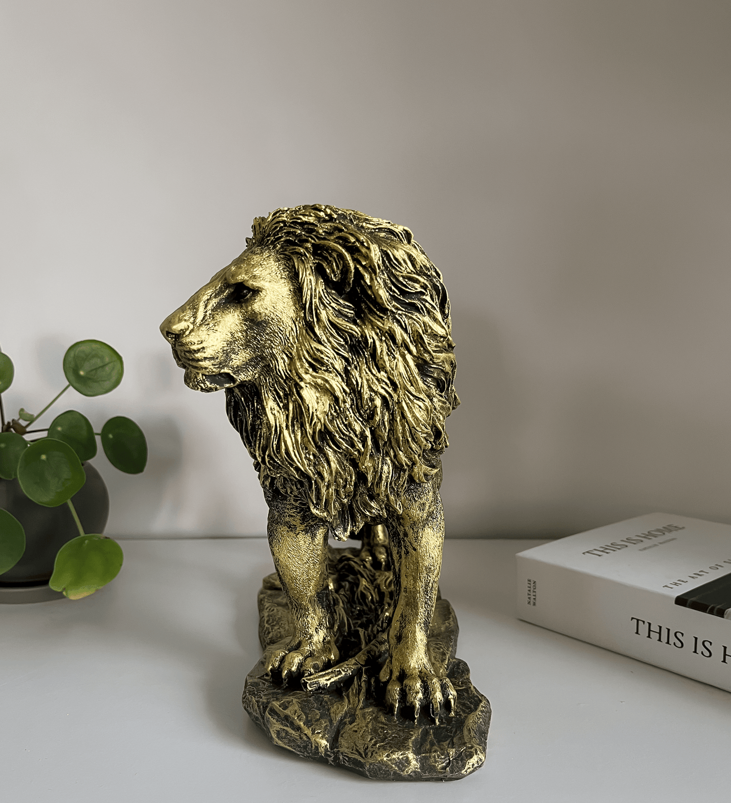 King Lion Statue, 33 cm / 13"