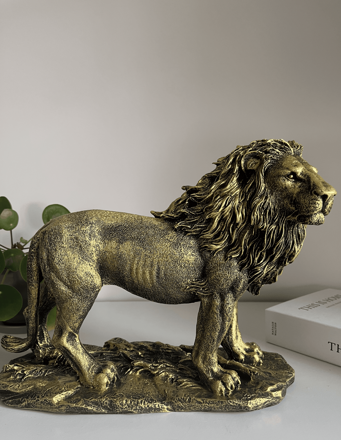 King Lion Statue, 33 cm / 13"