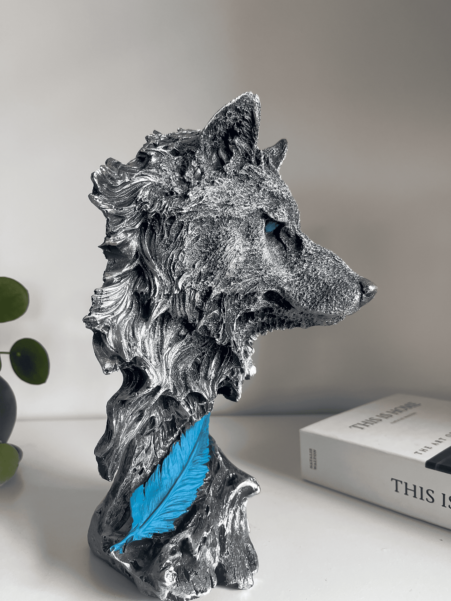 Wolf Bust Statue, 28 cm / 11"