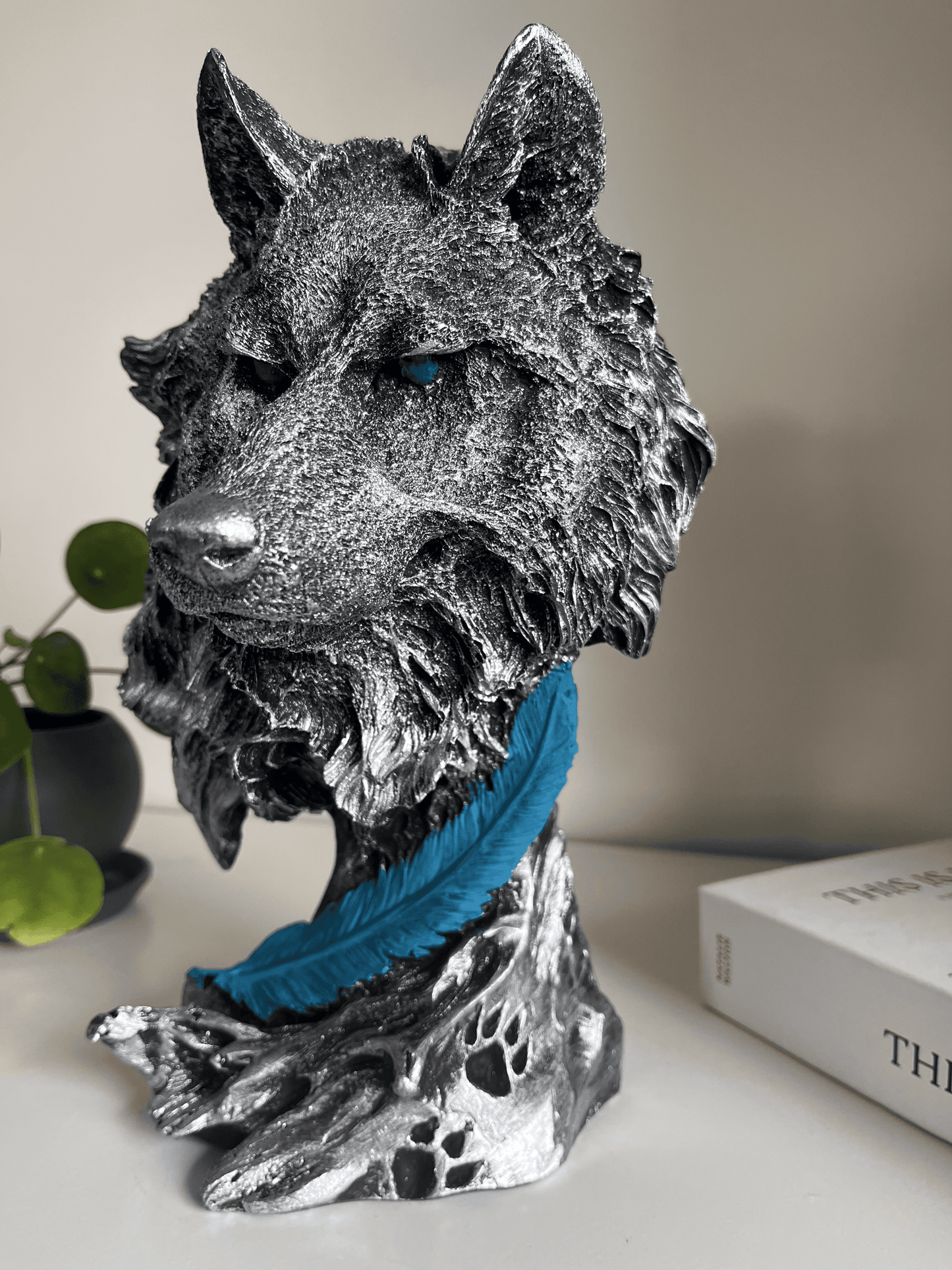 Wolf Bust Statue, 28 cm / 11"